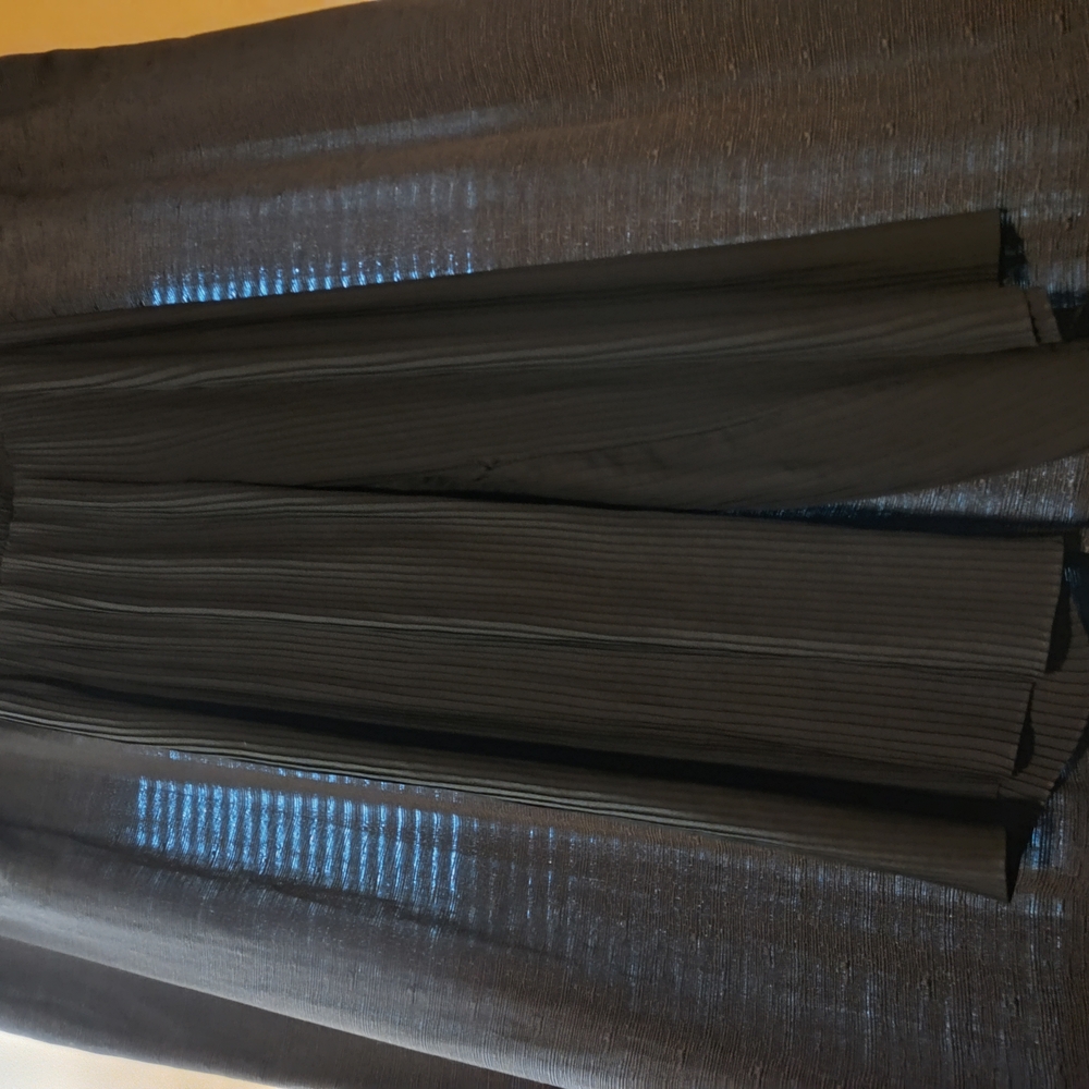 Lightweight Black Pleated Pants